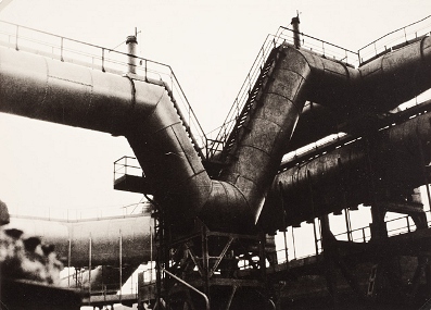 Else Thalemann, Untitled (From the series Industrie Ruhrgebiet), c. 1925, gelatin silver print, The Marjorie and Leonard Vernon Collection, gift of The Annenberg Foundation, acquired from Carol Vernon and Robert Turbin, © Else Thalemann Estate